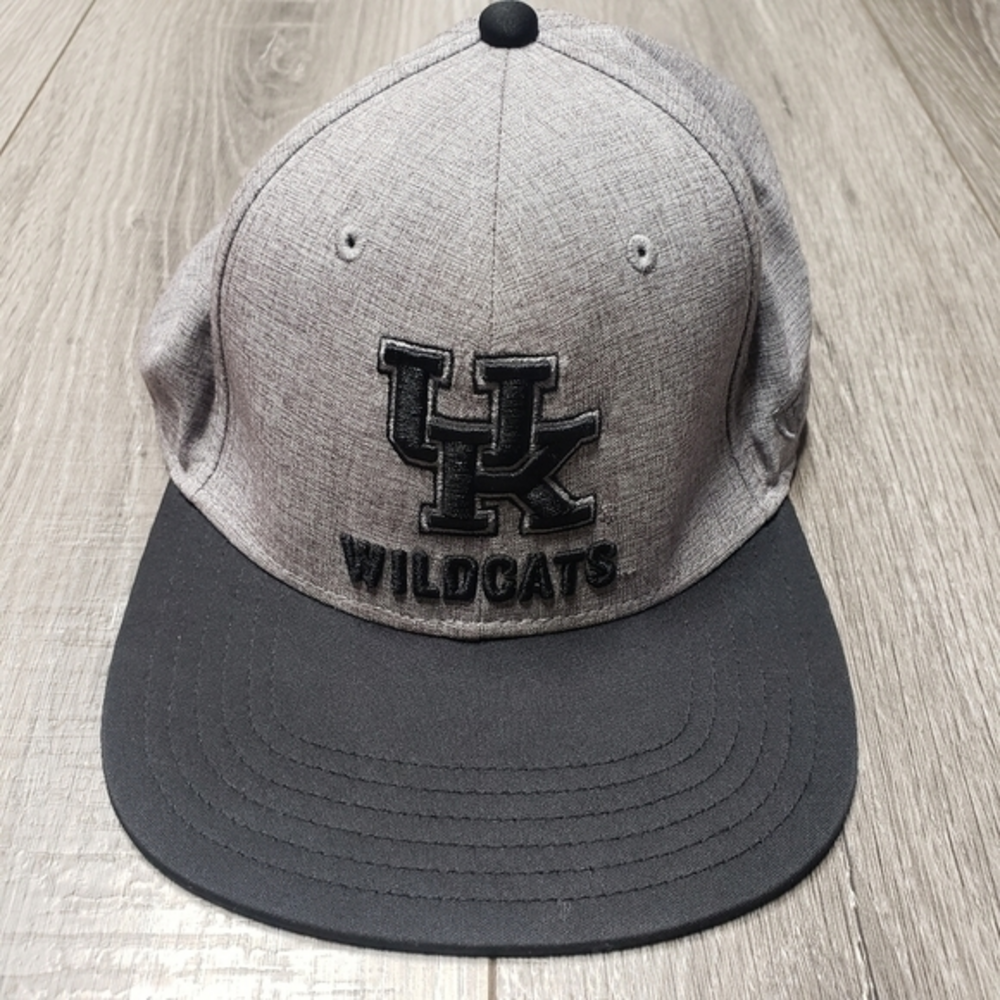 𝅺Top of the world‎ UK youth hat